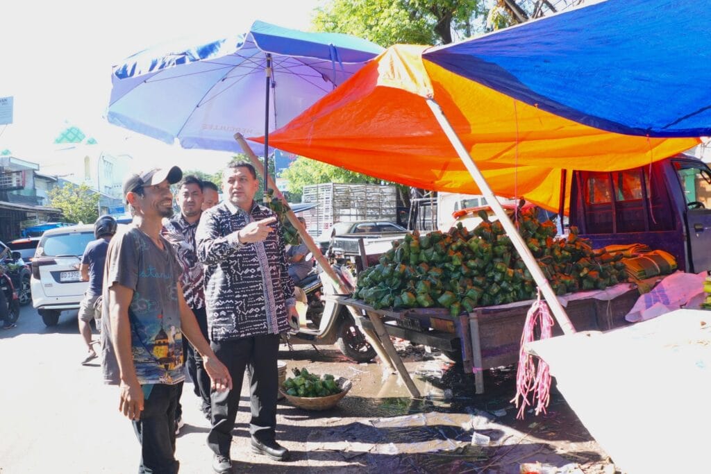 Wajah Pasar Semrawut: Appi Geram Bahu Jalan Dijadikan Parkiran