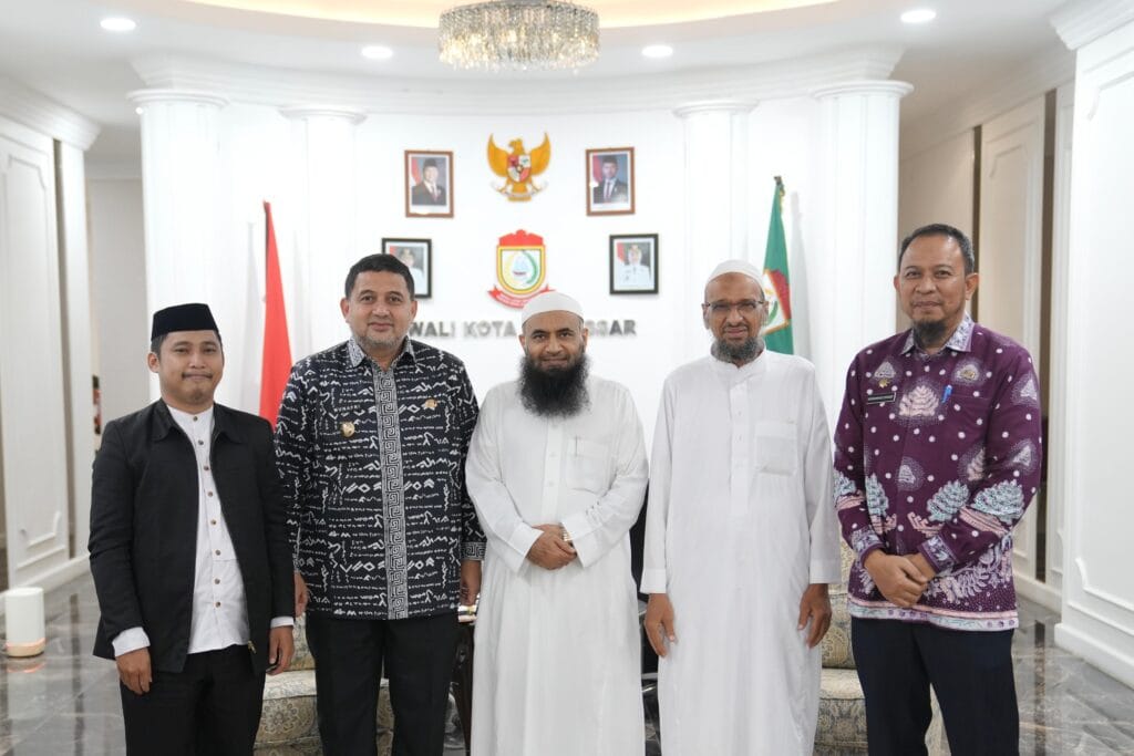 Syekh Nawwaf Al-Haarisy Pimpin Salat Id di Makassar, Das’ad Latif Sampaikan Khutbah