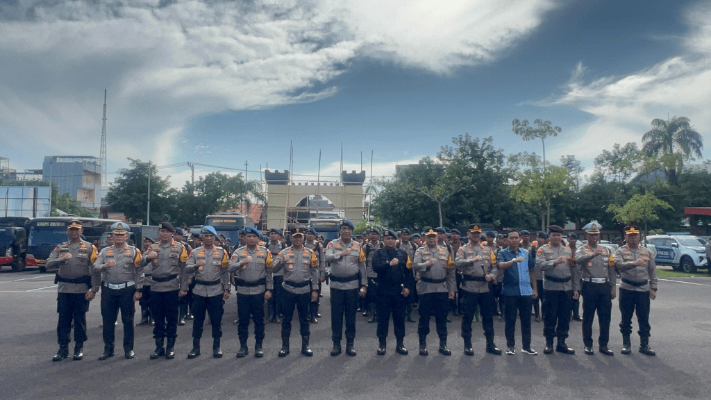 Dukung Pengamanan Wilayah Bencana, 100 Brimob Polda Sulsel Diberangkatkan ke&nbsp;Aceh