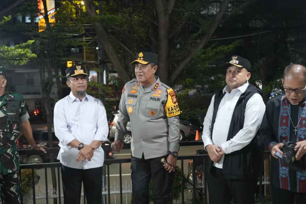 Wali Kota dan Gubernur & Forkopimda Pantau Misa Natal di Dua Gereja, Makassar Aman dan Penuh&nbsp;Toleransi