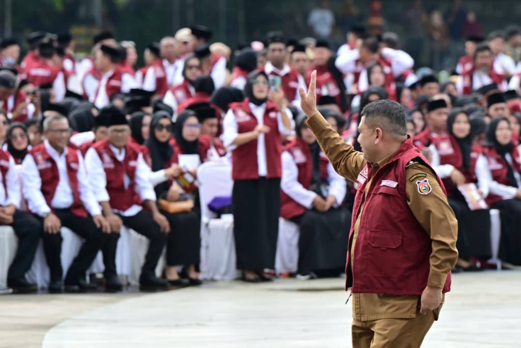 6.032 RT/RW Resmi Dilantik di Makassar, Munafri Minta Fokus Sampah, Keamanan, dan&nbsp;UMKM