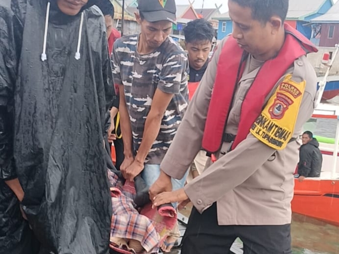 Dihantam Cuaca Buruk, KLM Fitri Jaya Terbalik dan Tenggelam di&nbsp;Pangkep