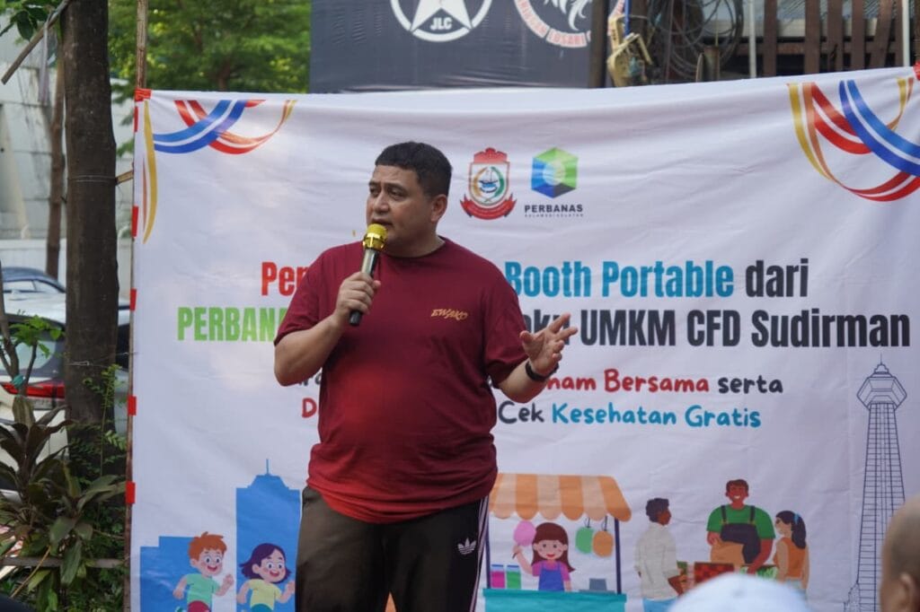 Wali Kota Makassar Hadiri Penyerahan CSR PERBANAS Sulsel untuk UMKM CFD Sudirman