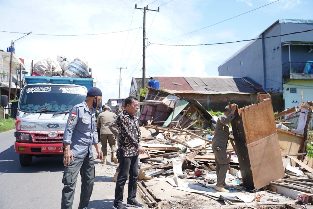 Biang Macet Saat Musim Haji, Lapak PKL di Poros Asrama Haji Akhirnya Ditertibkan