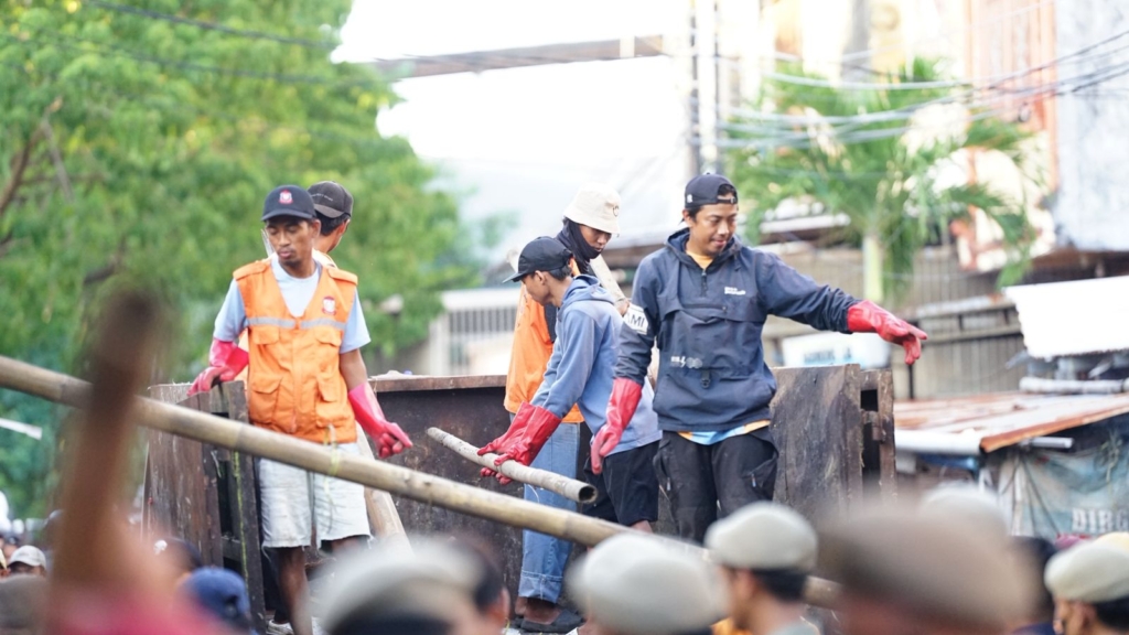 Berdiri 48 Tahun, Lapak PKL Jualan di Jalan Lamuru Akhirnya Ditertibkan