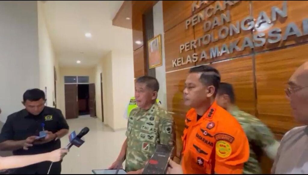 Tim SAR Bagi Sektor Pencarian, Helikopter Caracal dan H-630 Dikerahkan di Pegunungan Maros
