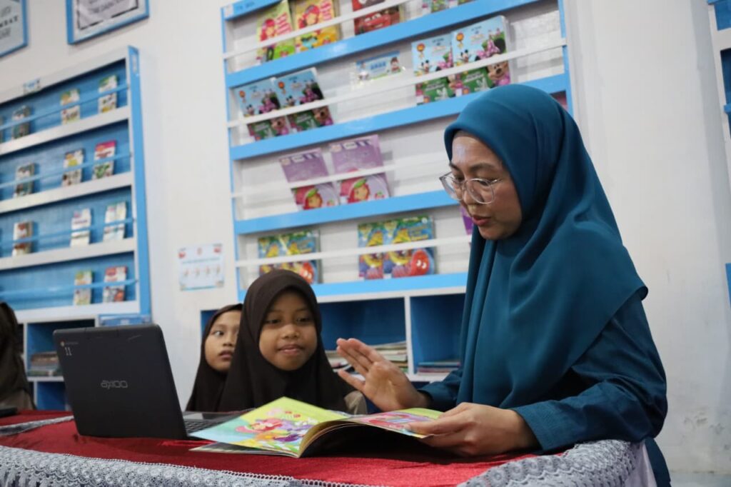 Bersama Ketua TP PKK, Munafri Resmikan UKS SD Inpres Perumnas Antang III