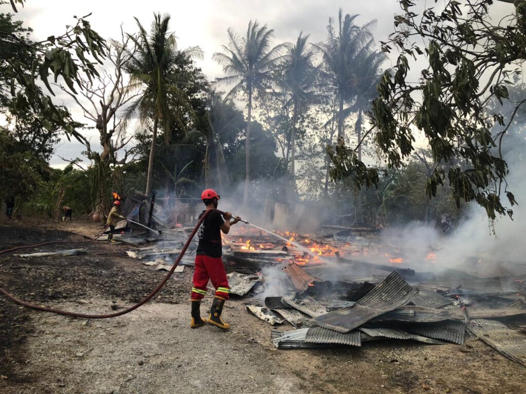Rumah Panggung di Penrang Ludes Terbakar, Kerugian Ditaksir Rp200 Juta