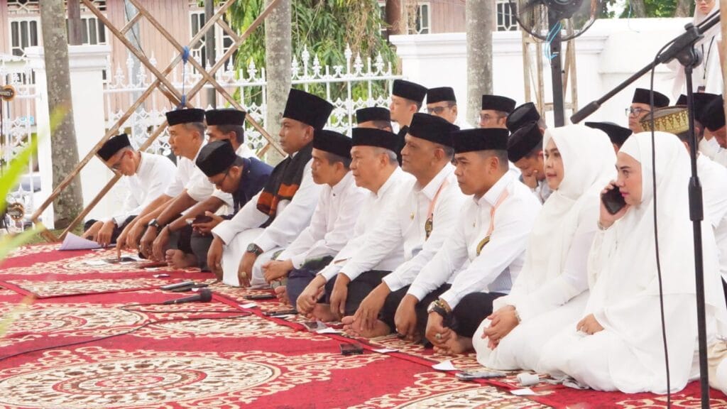 Pimpinan dan Anggota DPRD Wajo Hadiri Dzikir dan Buka Puasa Bersama di Rumah Jabatan Bupati