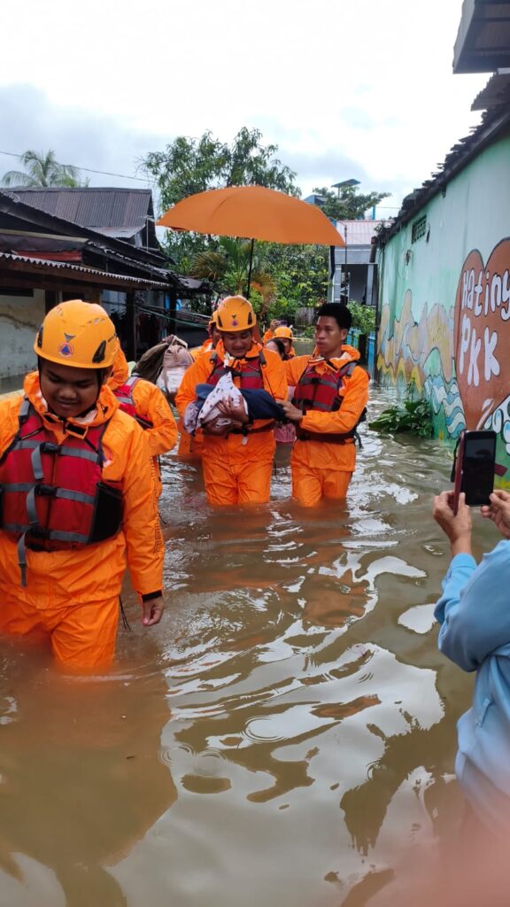 Instruksi Wali Kota Bergerak Cepat, BPBD Makassar All Out Tangani Banjir dan Evakuasi Warga