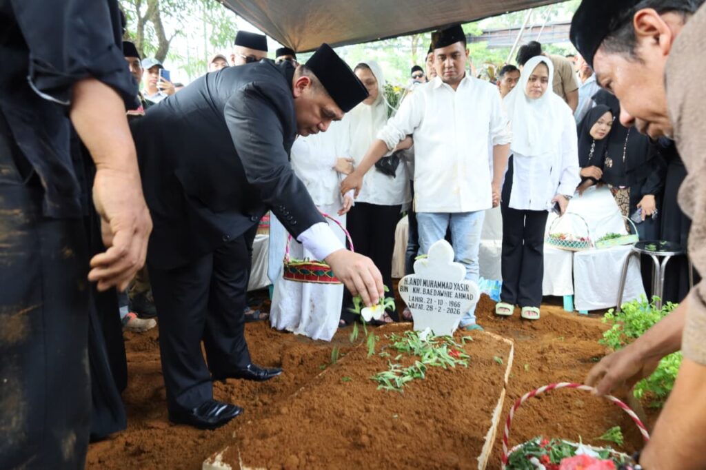 Pemkot Makassar Berduka, Almarhum Andi Muh Yasir Dilepas dengan Penuh Penghormatan ke Peristirahatan Terakhir