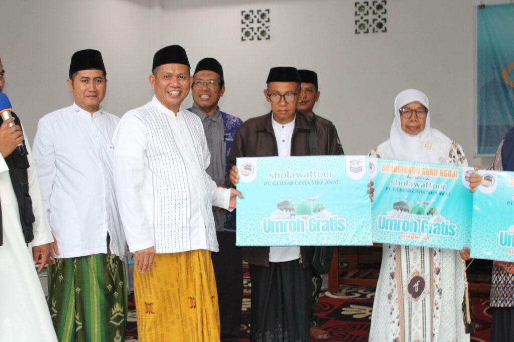 Pesantren DAARUL MU’MININ AS’ADIYAH DOPING Berikan HDiah Umroh Untuk Guru Ngaji dan Iman DI KAB. WAJO