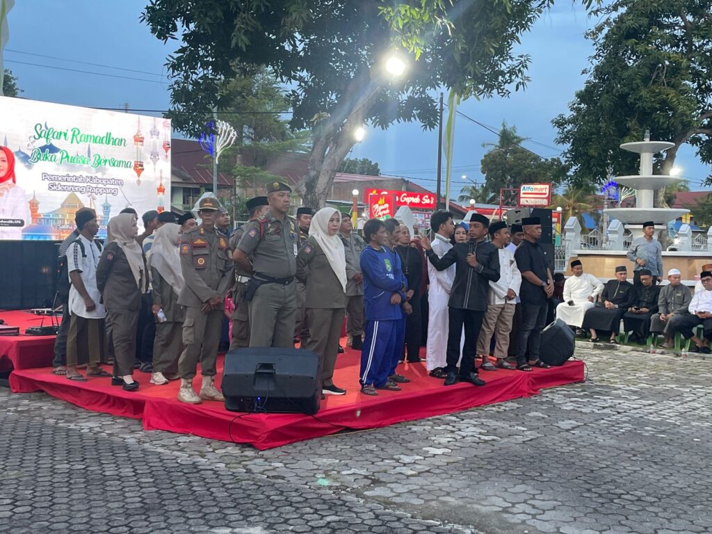 Ratusan Warga Padati Buka Puasa Bersama di Rujab Bupati Sidrap