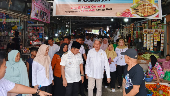 Jelang Ramadan 1447 H, Ketua DPRD Wajo Bersama Bupati Turun Langsung Pantau Harga Pangan di Pasar Mini Sengkang