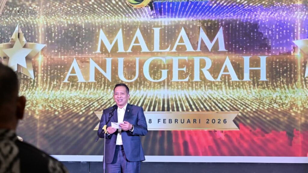 Perkuat Ekonomi Kerakyatan, Menkop Ferry Terima Golden Leader JMSI Award