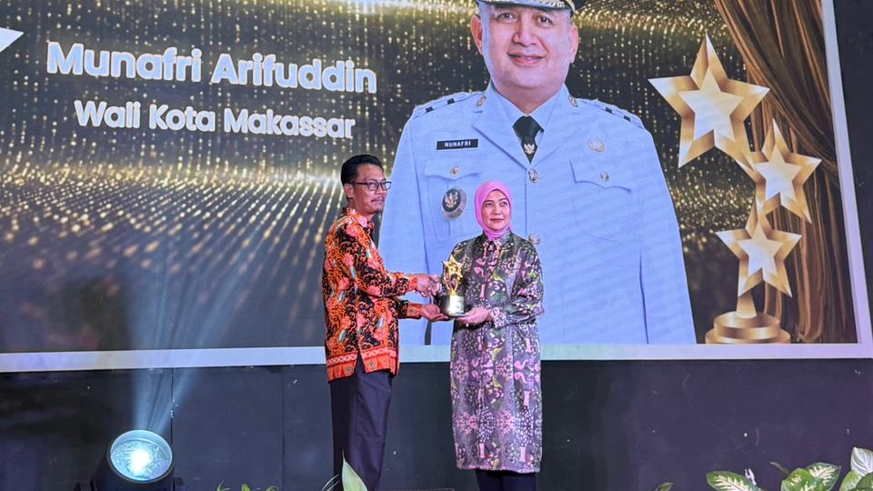 LONTARA+ Antar Wali Kota Munafri Raih Golden Leader JMSI Award 2026