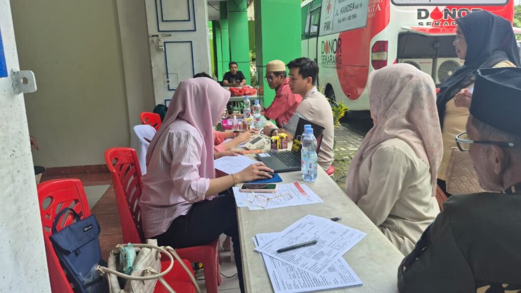 Jelang Ramadan, STIA Abdul Haris Makassar Bersama PMI Gelar Aksi Donor Darah