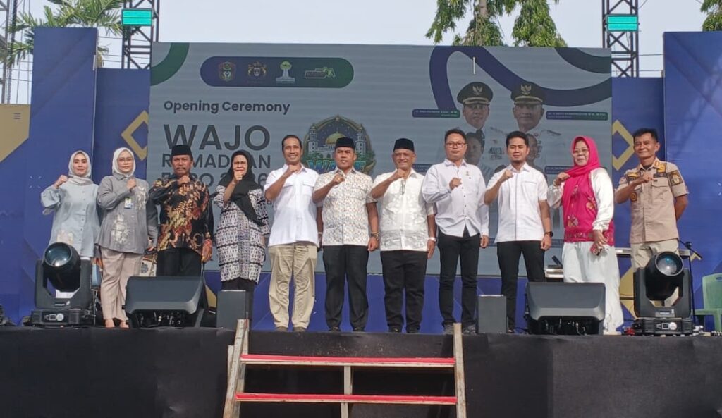 Bupati Andi Rosman Buka WARE 2026, Ribuan Produk UMKM Ramaikan Lapangan Merdeka Sengkang