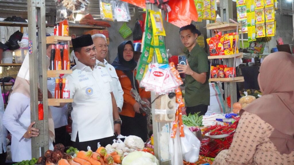 Jelang Ramadan 1447 H, Bupati Wajo Pimpin Sidak Harga Sembako di Pasar Mini Sengkang