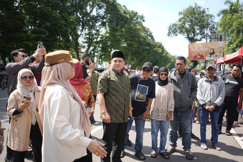 Wali Kota Munafri Pantau GPM di Mamajang, Warga Antusias Padati Pasar Murah