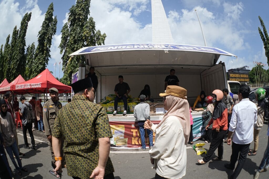 Wali Kota Makassar Datangi Lokasi Pasar Murah, Pastikan Warga Terlayani Jelang Idul Fitri