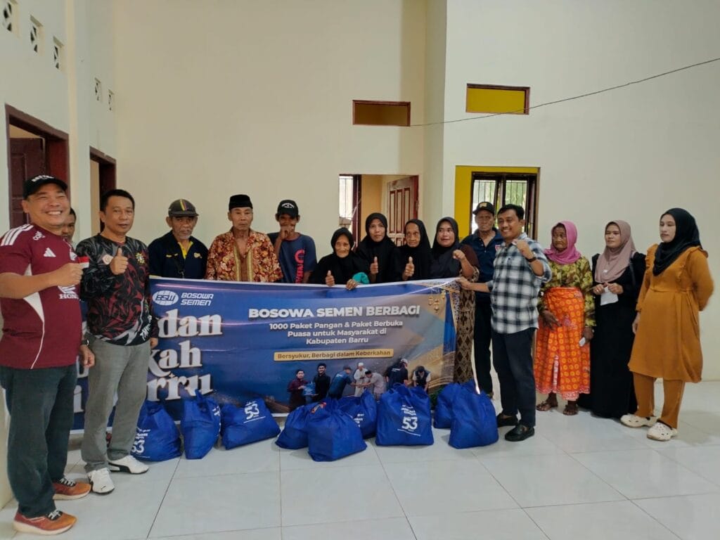 Bosowa Peduli Bantu Warga Lansia di Barru, Sembako Dibagikan ke Puluhan Desa