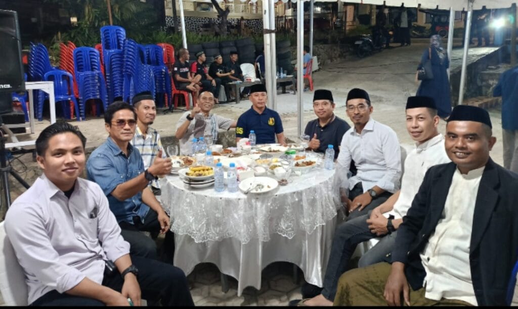 Prabowo Mania Sulsel Sukses Gelar Buka Puasa Bersama, Bagikan Sembako dan Voucher BBM untuk fakir miskin