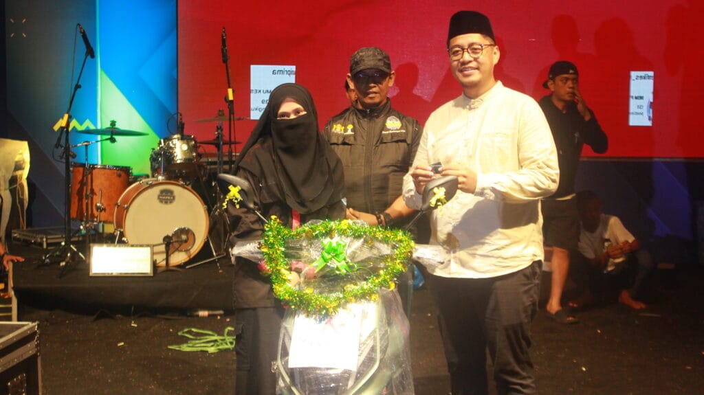 Andi Ummu Khairunisa, Mahasiswa Uniprima  Menangkan Motor Listrik di Wajo Ramadhan Expo 2026