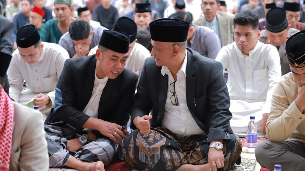 Kompak, Bupati dan Wabup Wajo Salat Idulfitri 1447 H di Masjid Agung Ummul Quraa
