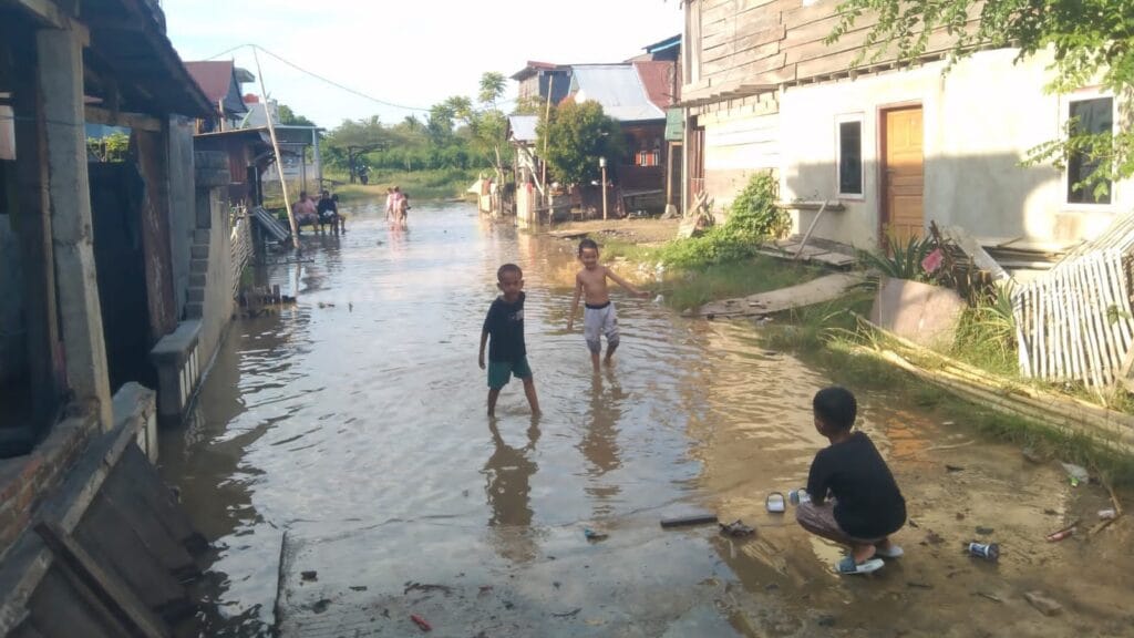 Puncak Banjir ‘Kartampalu’ Rob di Pesisir Wajo sudah Lewat, Selasa Ini Terpantau Lebih Rendah