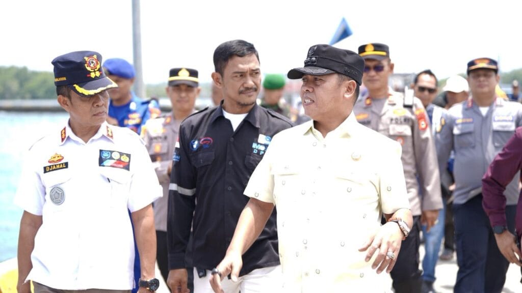 Andi Rosman Lepas Pemudik Via Pelabuhan Bangsalae Siwa ke Tobaku Sultra Lewat Program Mudik Aman Berbagi Harapan