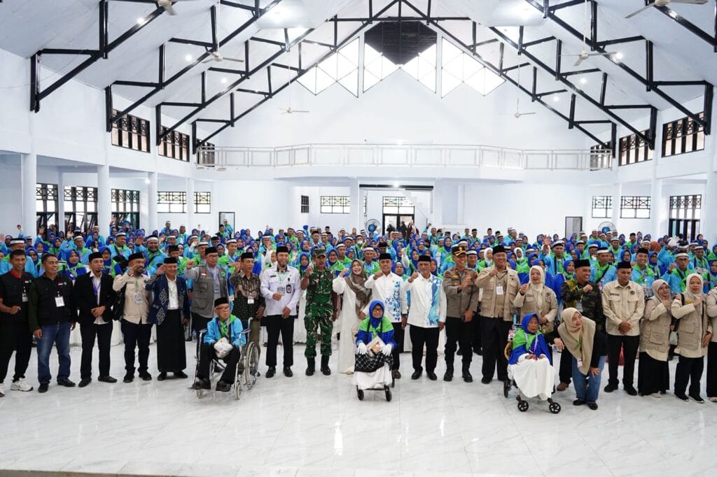 Bupati dan Wabup Wajo Lepas Ratusan CJH, Tegaskan Jaga Kesehatan dan Nilai Yassiwajori