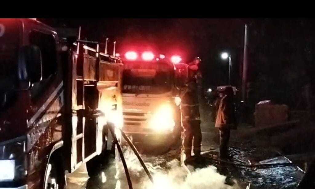 Kebakaran Rumah Gardu di Bulupabbulu Wajo, Jalan Kejaksaan Kec Tempe