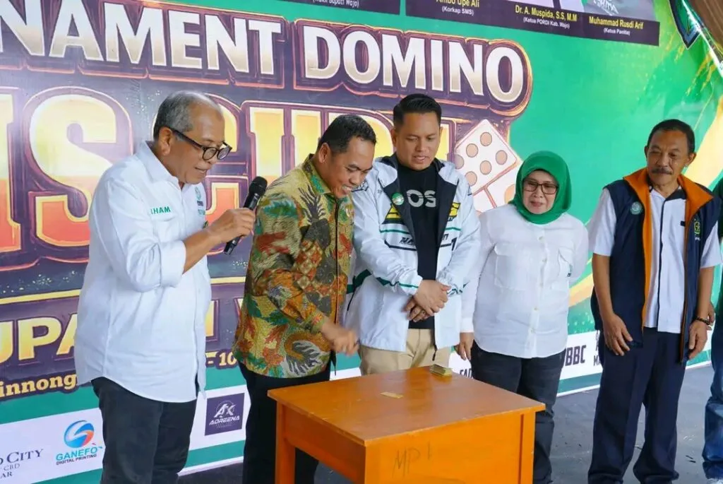 Ribuan Pecinta Domino Padati Tournament Domino SMS Cup Wajo 1.