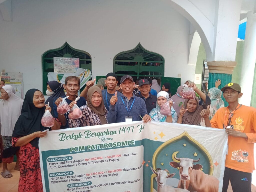 PCM Pattirosompe Salurkan Daging Kurban 1447 H kepada Masyarakat