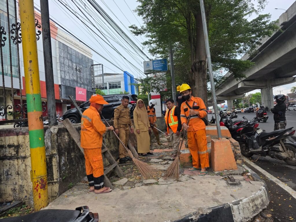 Respons Aduan Publik, Kecamatan Panakkukang Benahi Trotoar Jalan Nasional di Pettarani