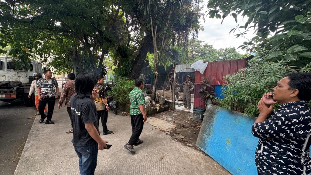 Pendekatan Humanis, Lapak 25 Tahun di Atas Fasum dan Drainase Jalan Kartini Ditertibkan