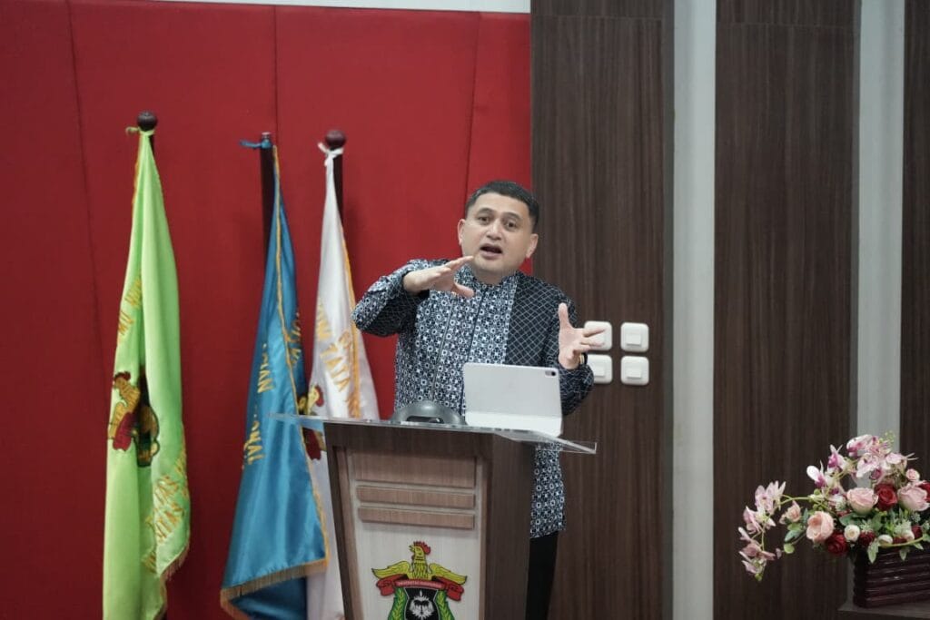 Kuliah Umum di FH Unhas, Appi Cerita Perjuangan dari Penyiar Radio hingga Wali Kota Makassar