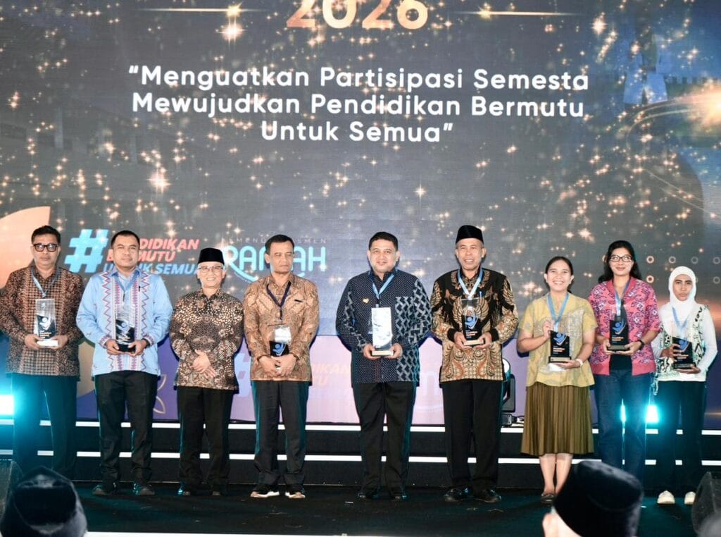Kota Makassar Raih Penghargaan Hardiknas 2026, Munafri Tegaskan Semua Anak Wajib Sekolah