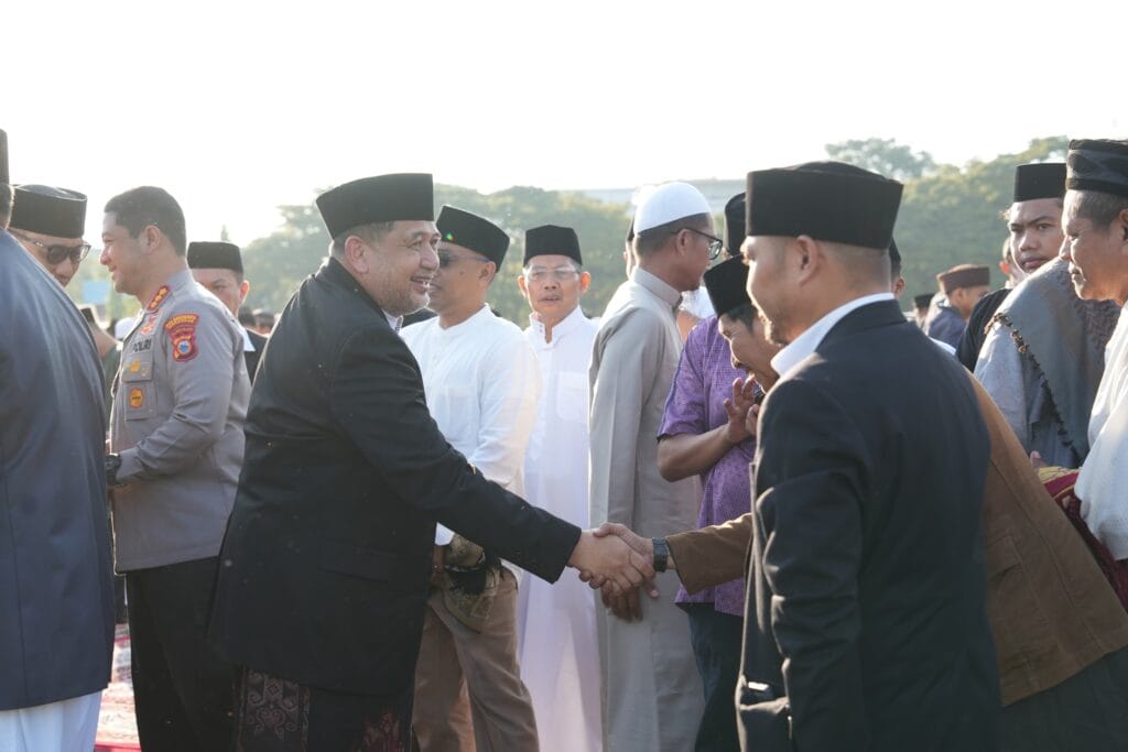 Munafri-Aliyah Kompak Salat Idul Adha Bersama Ribuan Warga di Karebosi, Serukan Perkuat Kepedulian Sosial
