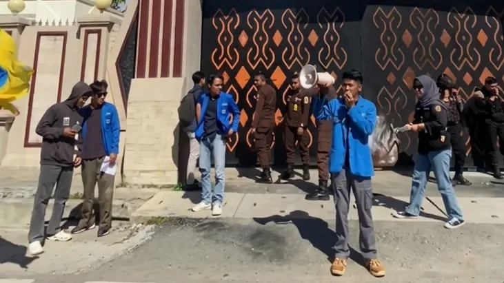 Sambut Kajati Baru, PMII Mamuju Demo di Depan Kantor Kejati Sulbar, Ini 8 Tuntutan Mereka