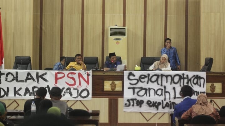 Pasar Tampangeng Wajo Mau Direlokasi, Pedagang dan PMII Gelar Aksi Unjuk Rasa
