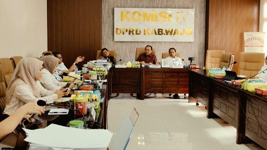 Rapat Kerja dengan Dispora, Komisi IV DPRD Wajo Gelar Evaluasi Proyek Kawasan Wisata Bangsalae