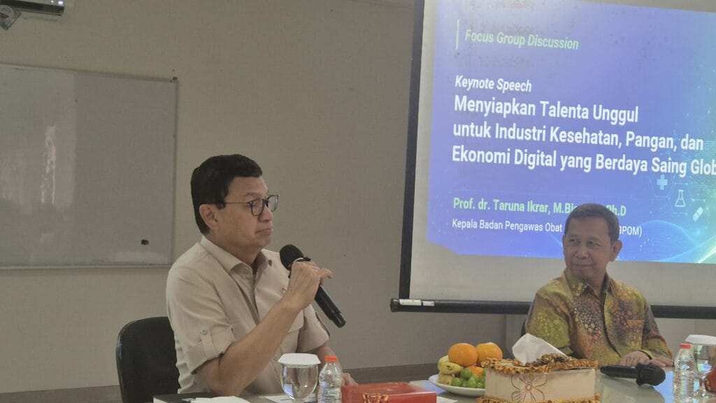 Taruna Ikrar Menyapa Kampus UHW, Menyalakan Harapan Generasi Muda Indonesia