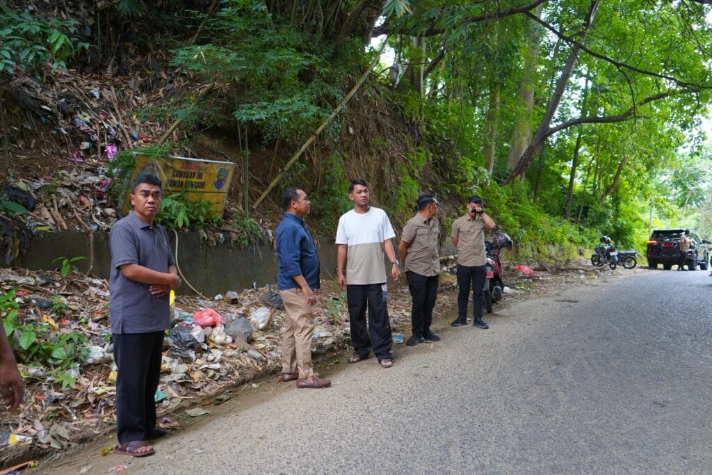 Bupati Wajo Tinjau Lokasi Rawan Longsor di Jalan Srikaya Sengkang