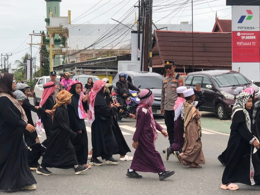 Amankan Pawai Tahun Baru Islam 1448 H, Polsek Maniangpajo Atur Lalin Trans Sulawesi
