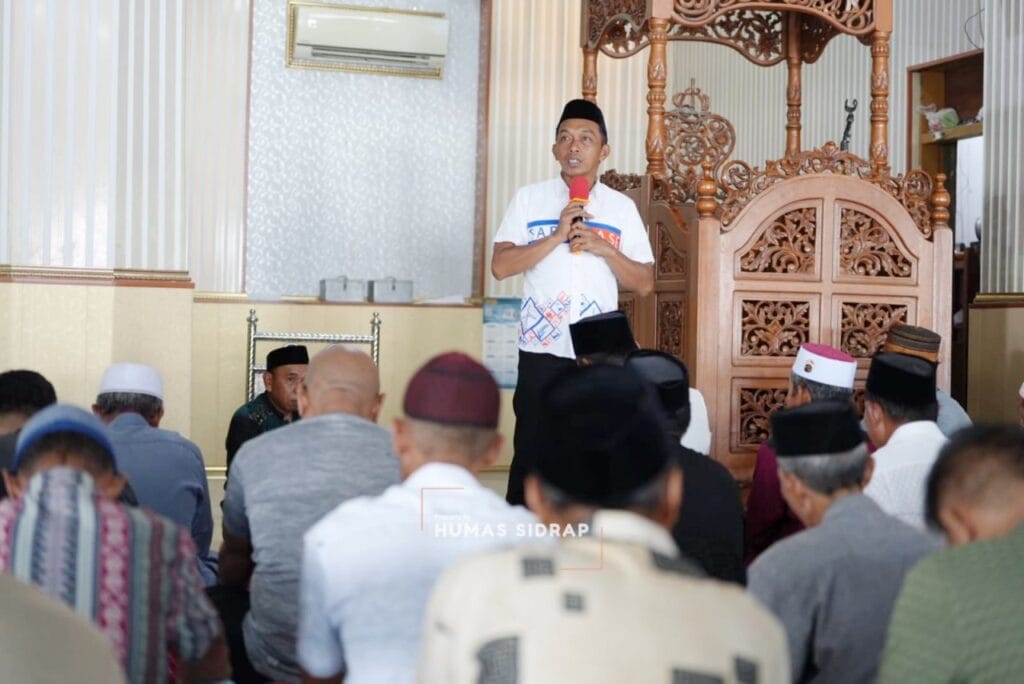 Usai Salat Jumat di Pajalele, Bupati Sapa Jemaah dan Paparkan Rencana Irigasi serta Penguatan UMKM