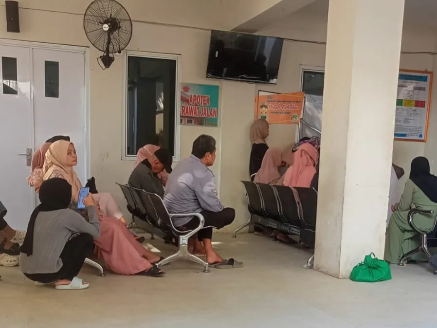 Pelayanan RSUD Lamaddukelleng Wajo Disorot, Pasien Mengaku Menunggu Obat Hingga Sore Hari.